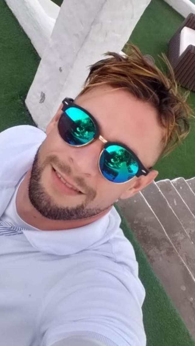 Alex R.
