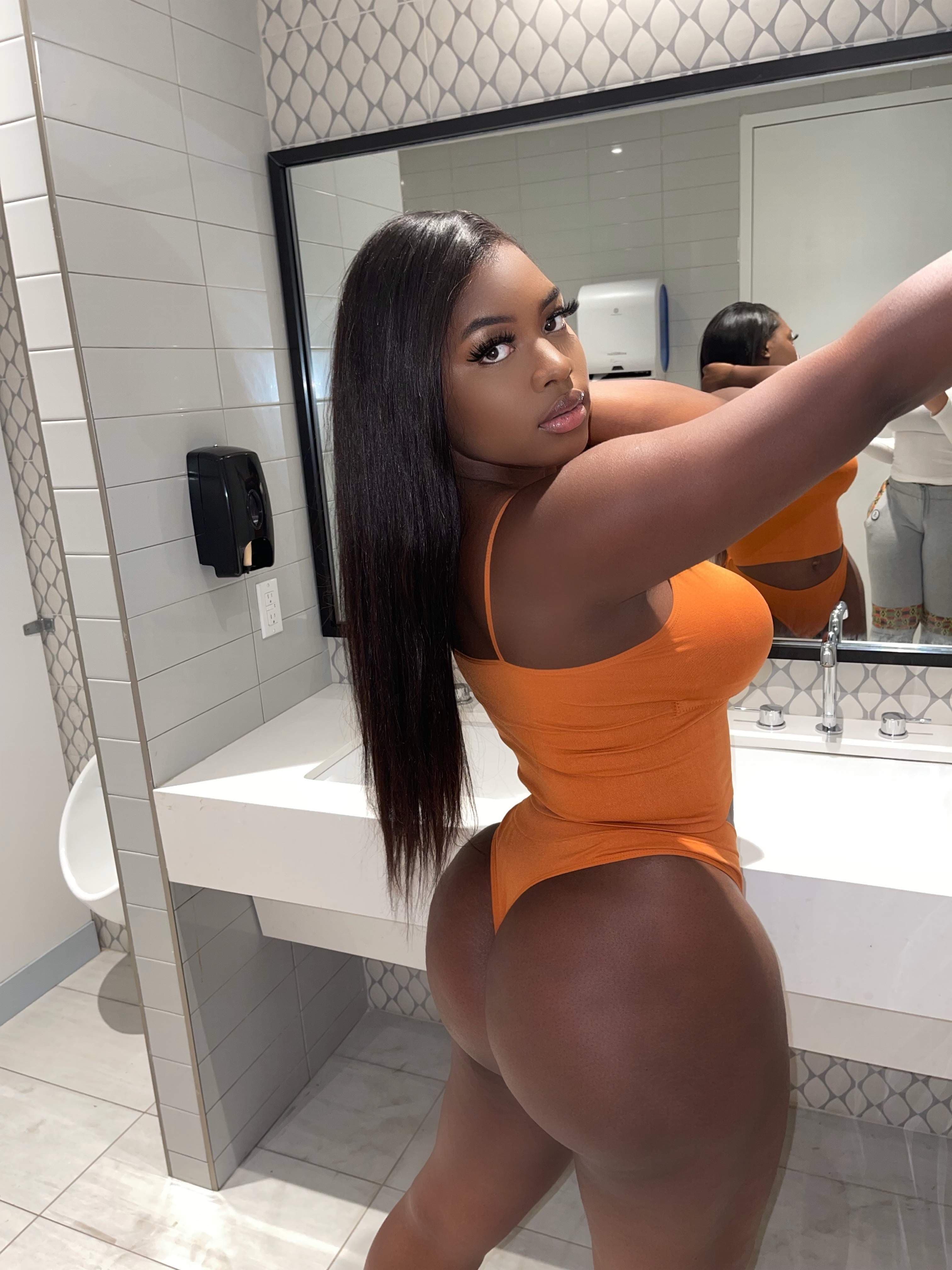 Blac Bombshell 🍫