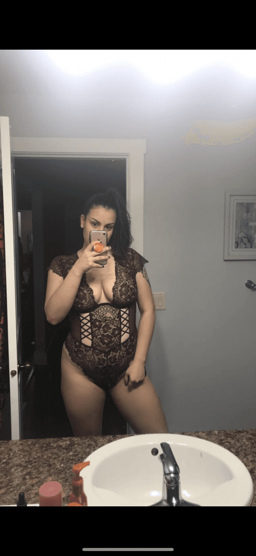 NAUGHTY CURVY BRUNETTE SLUT