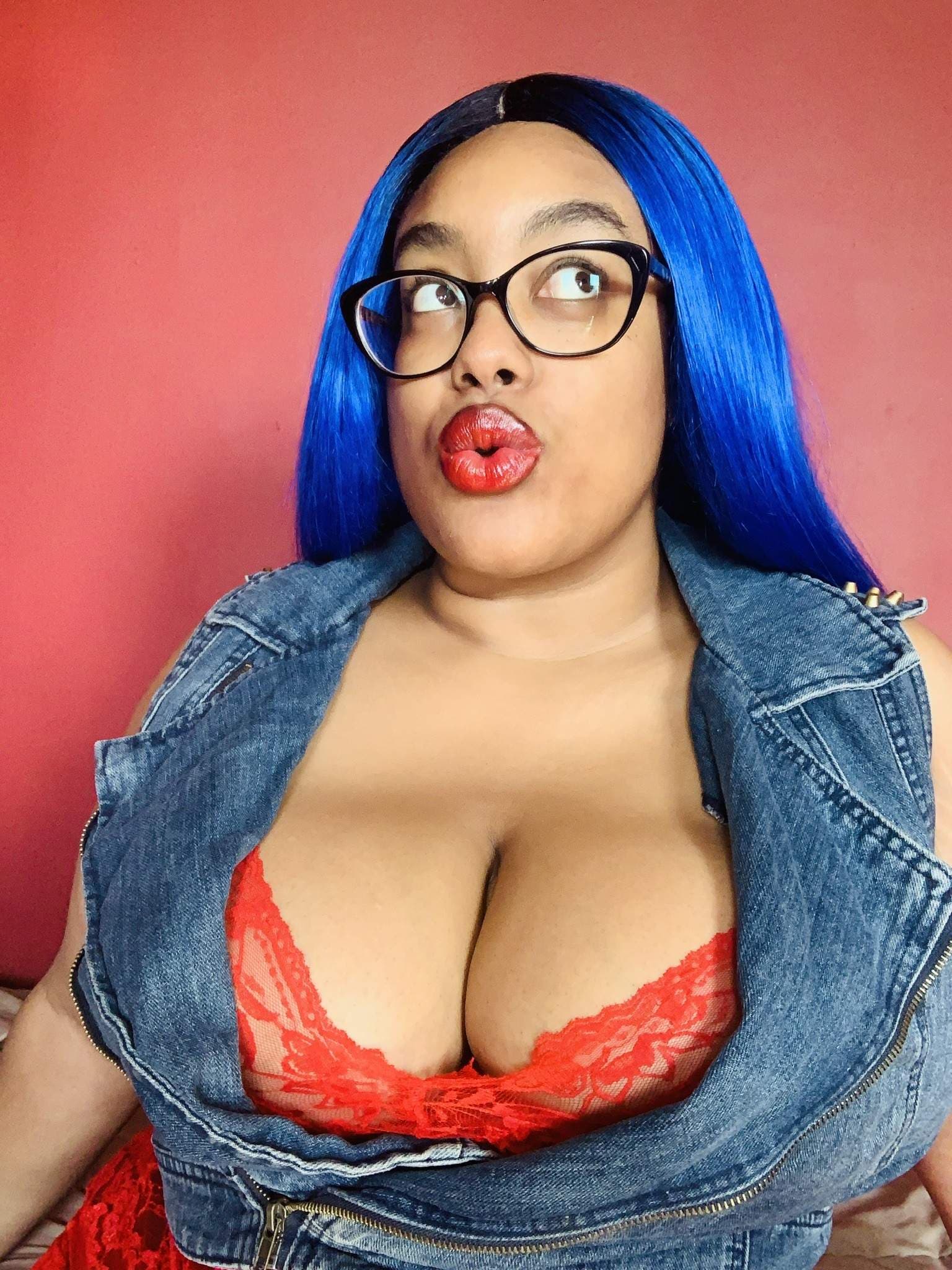 🤮QUEEN