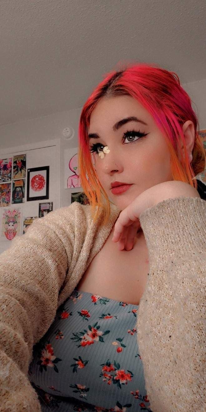 dani moon 🌻