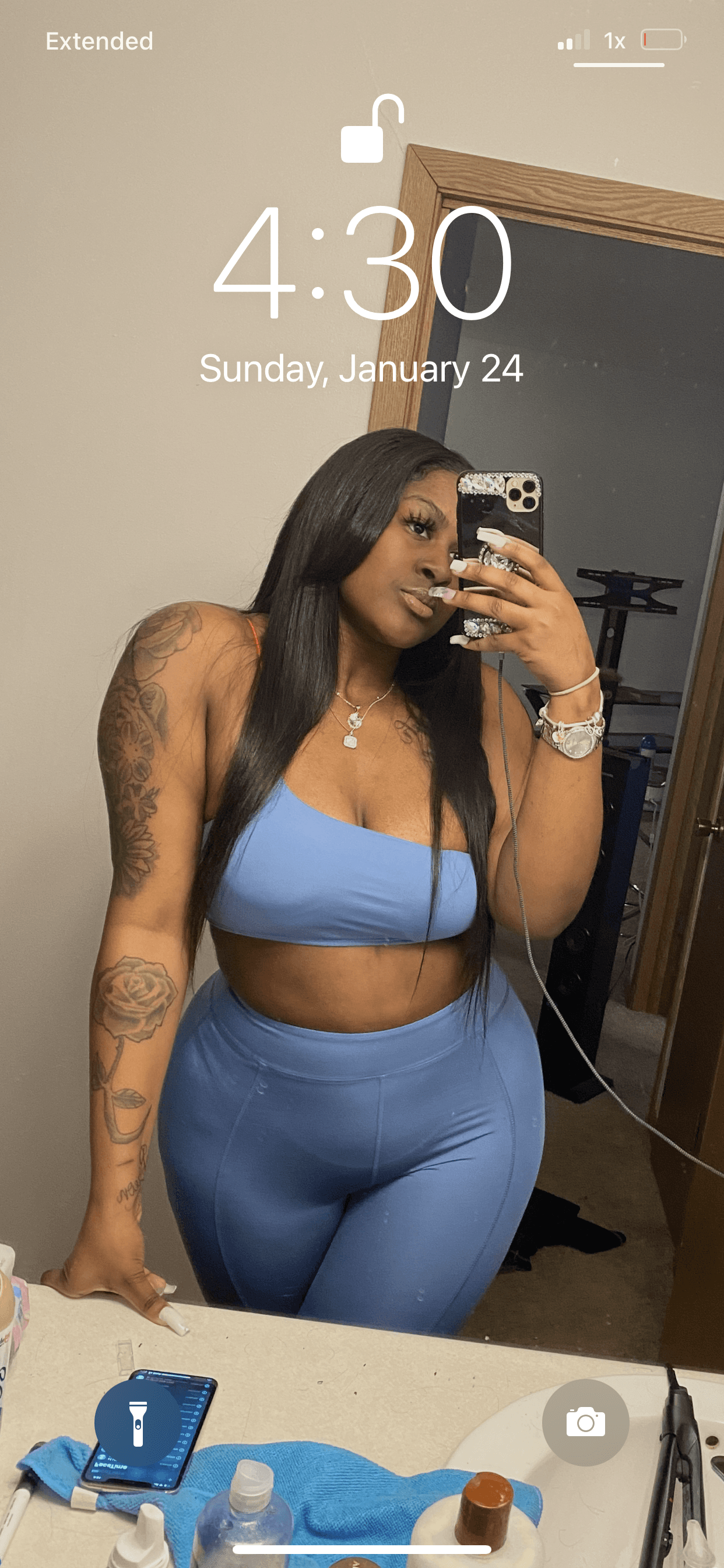 Ari monae