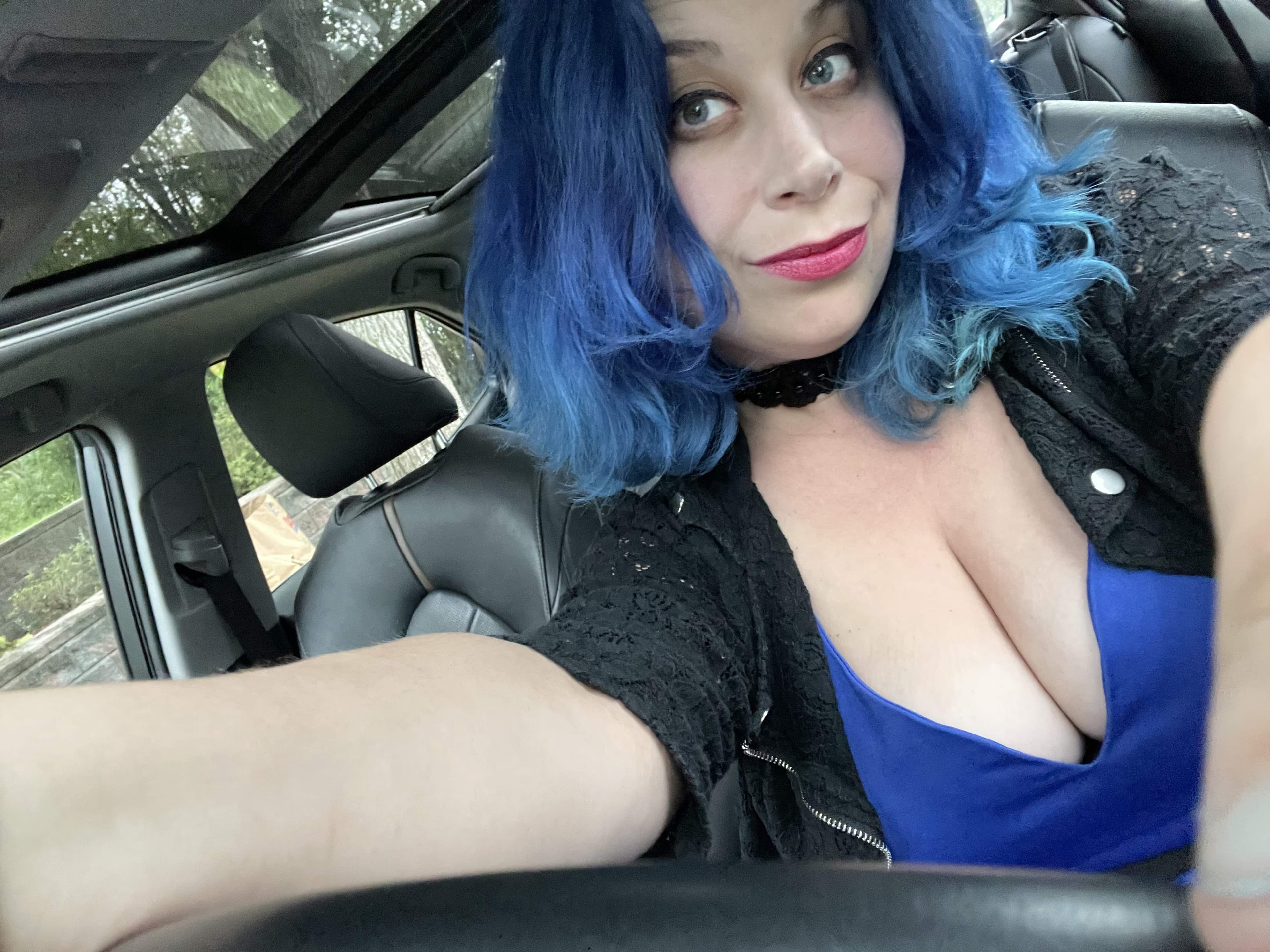 LipsTitsNFishnets