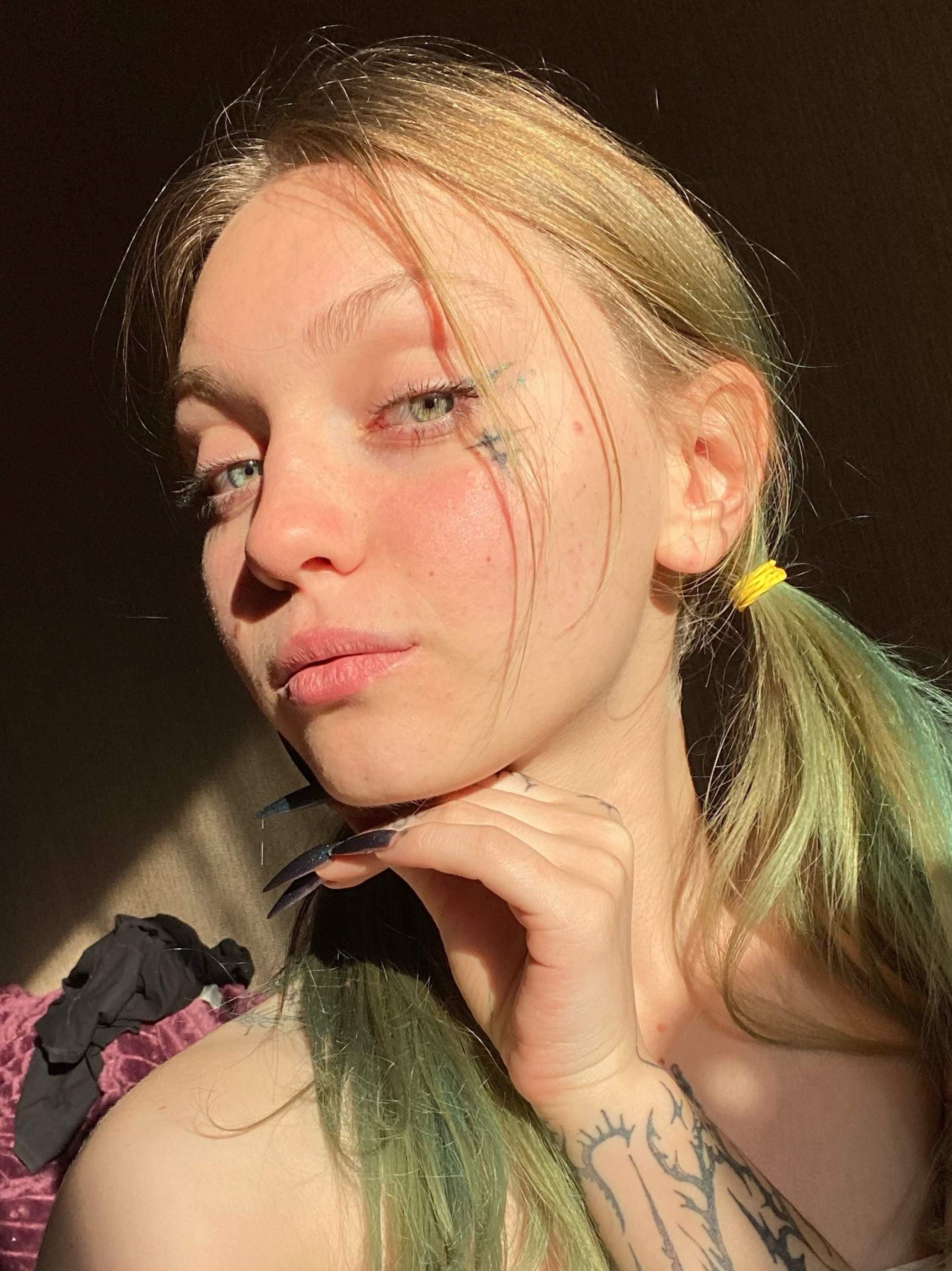 𝓒𝓱𝓪𝓻𝓶𝓲𝓷𝓰 𝓥𝓮𝓻𝓪 ✨