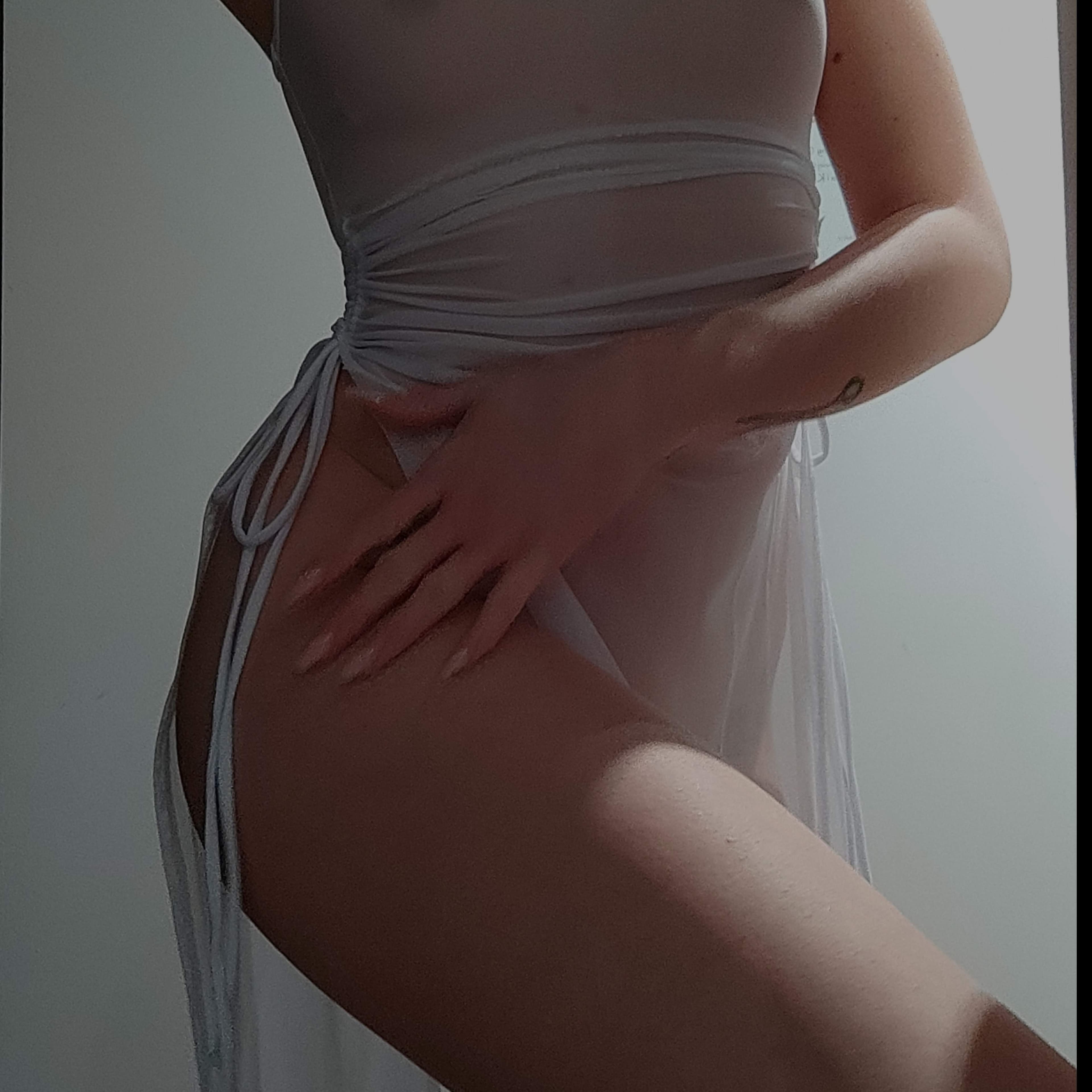 a.pozuje