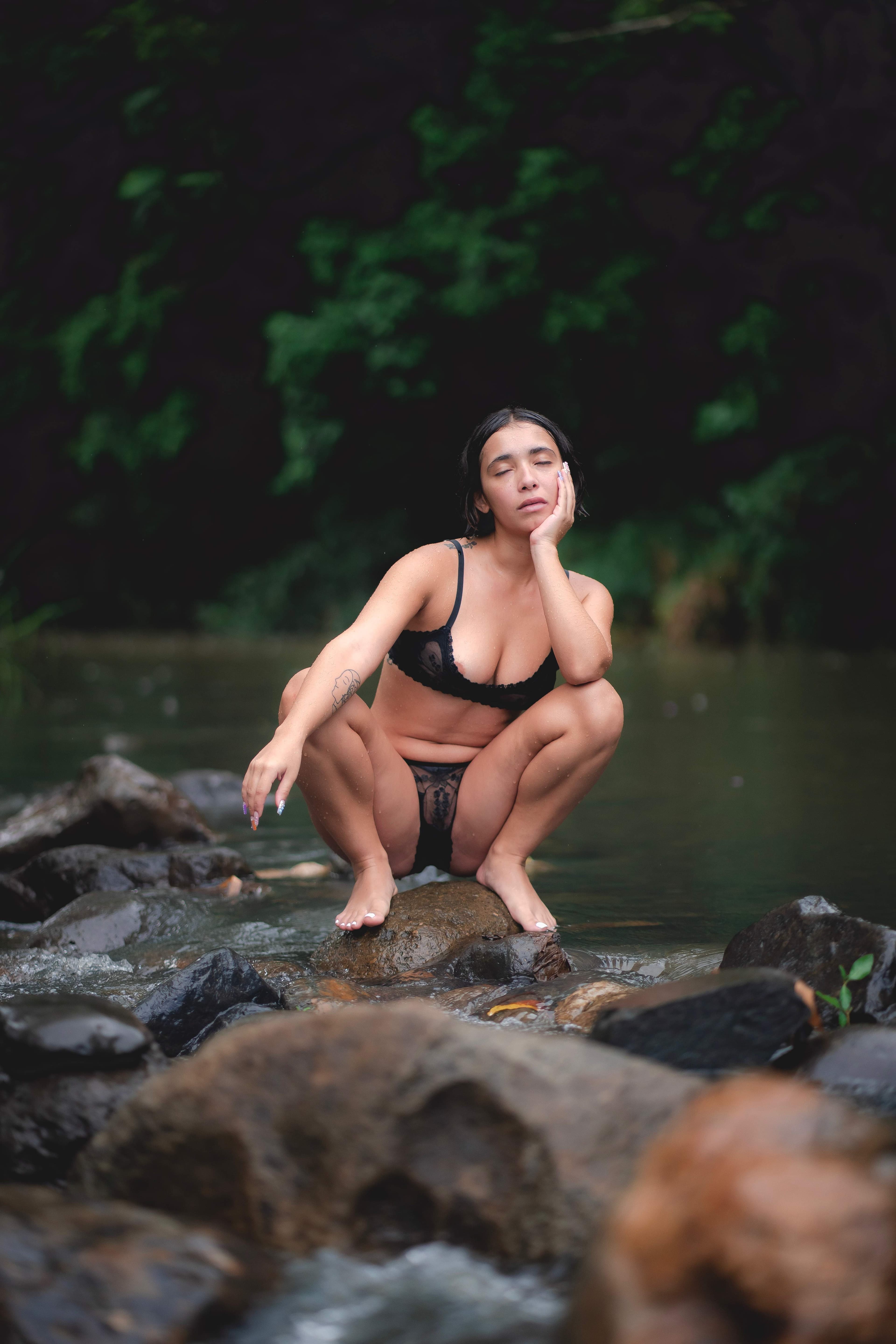 The Tropical Diosa: Lili Love