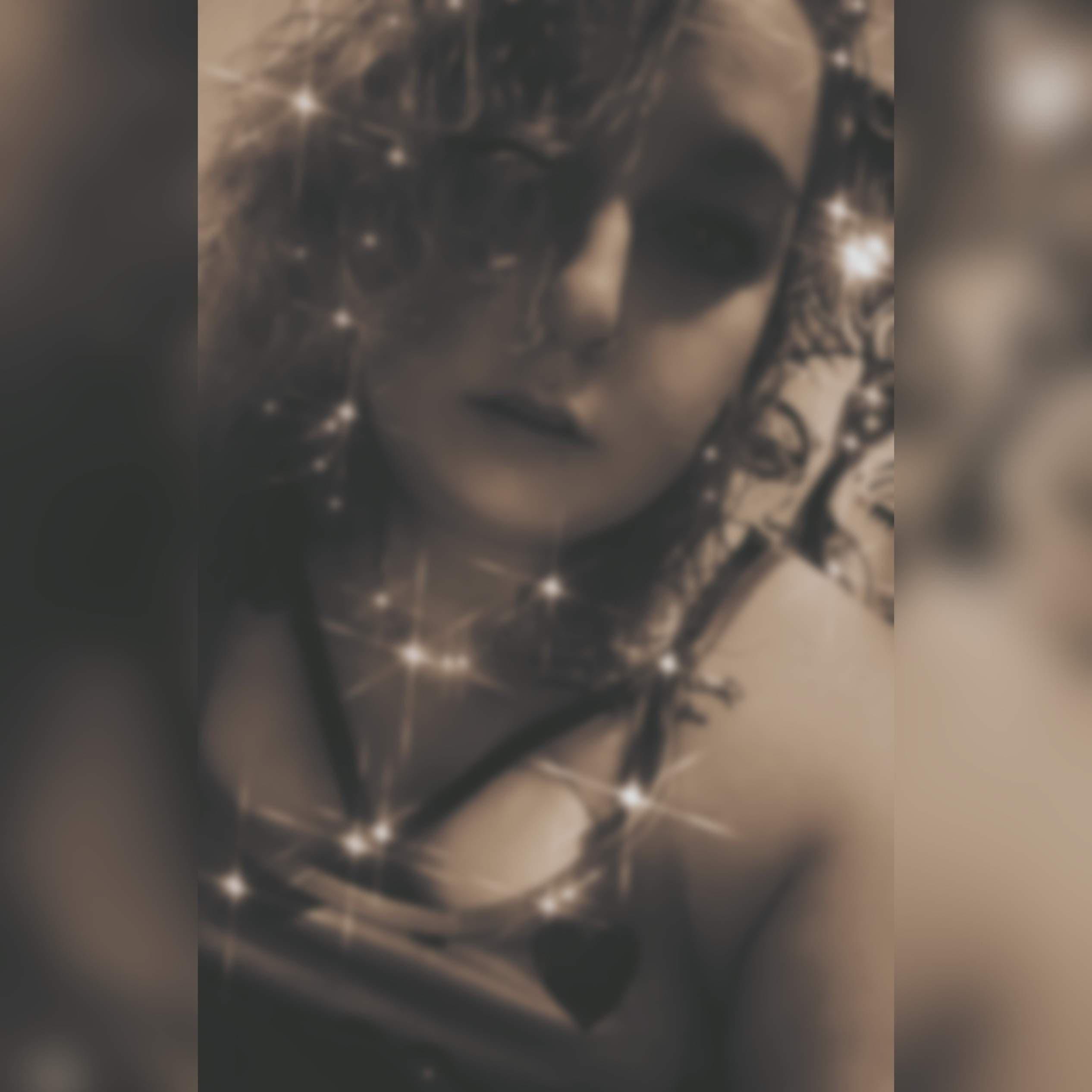 Crys Diamond