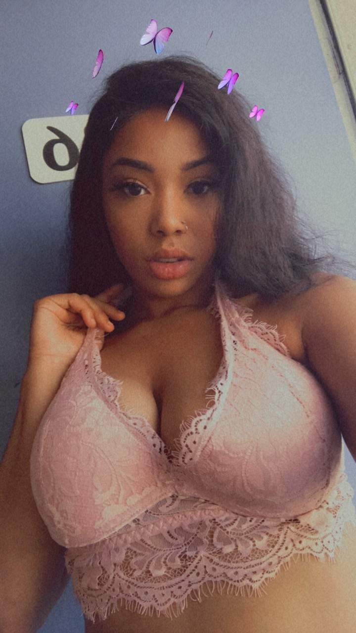 YellaBella🍒OfficialOnlyFans