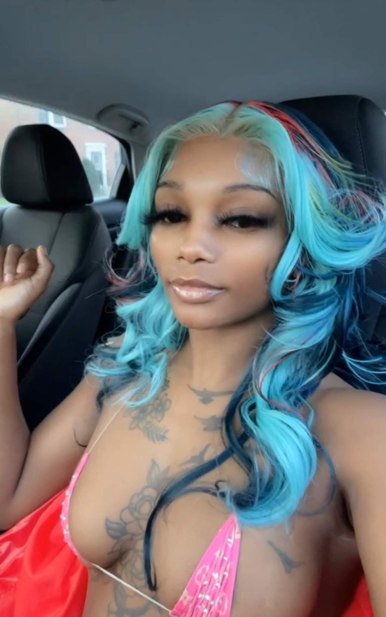 Brat wit da pretty pussy 🥰