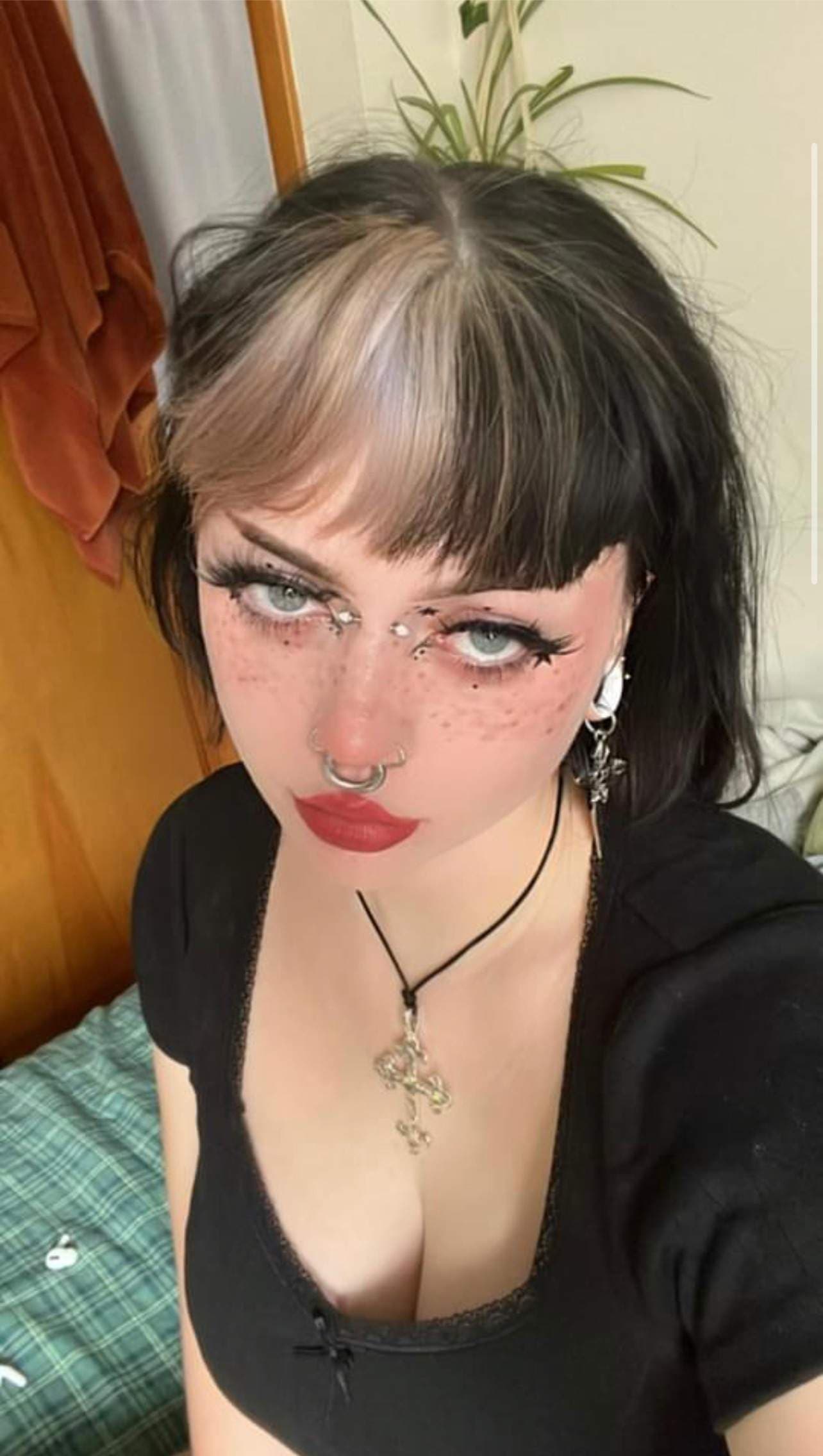 𝖒𝖔𝖙𝖍𝖘𝖎𝖈𝖑𝖊