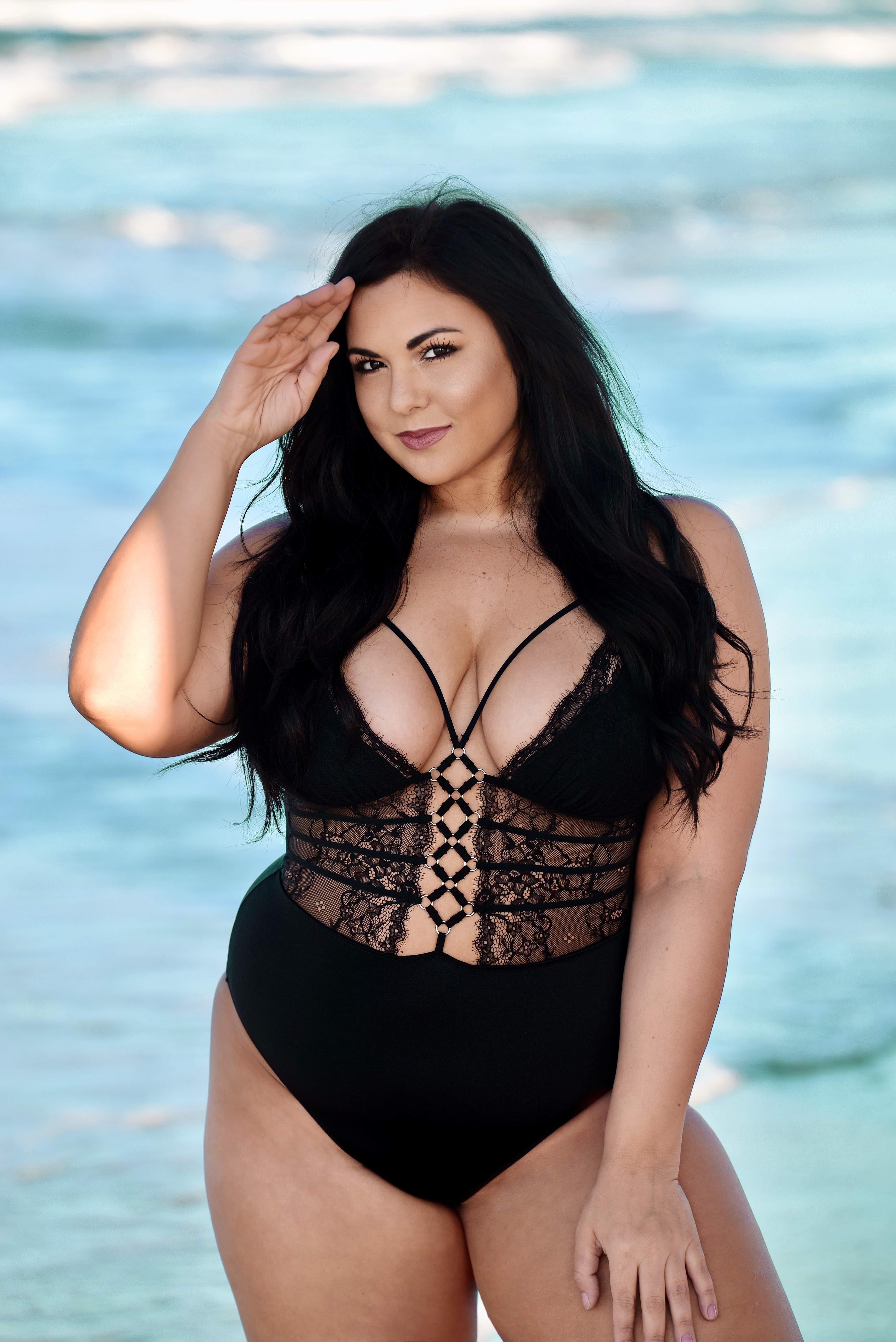 Bella Bombshel