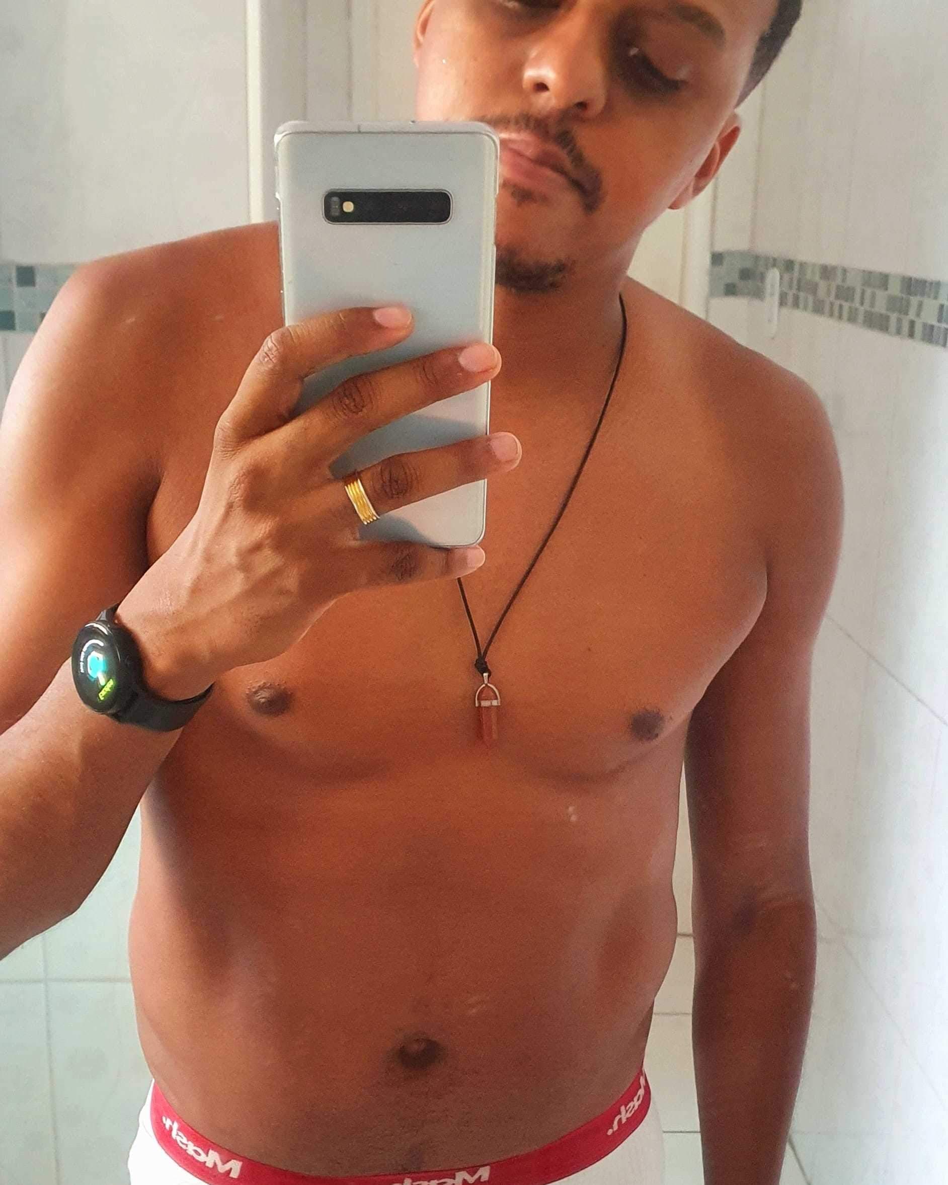 Gabriel R