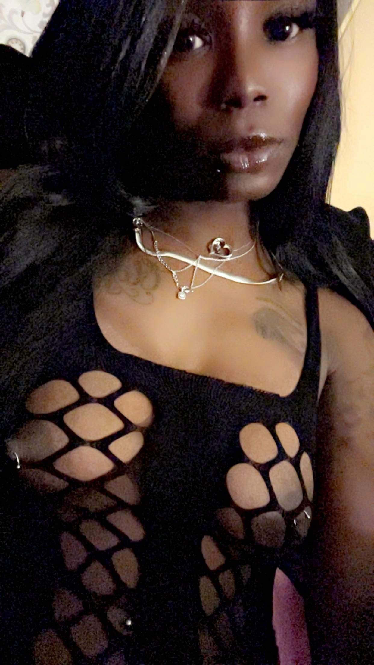 SheMoeeWhett