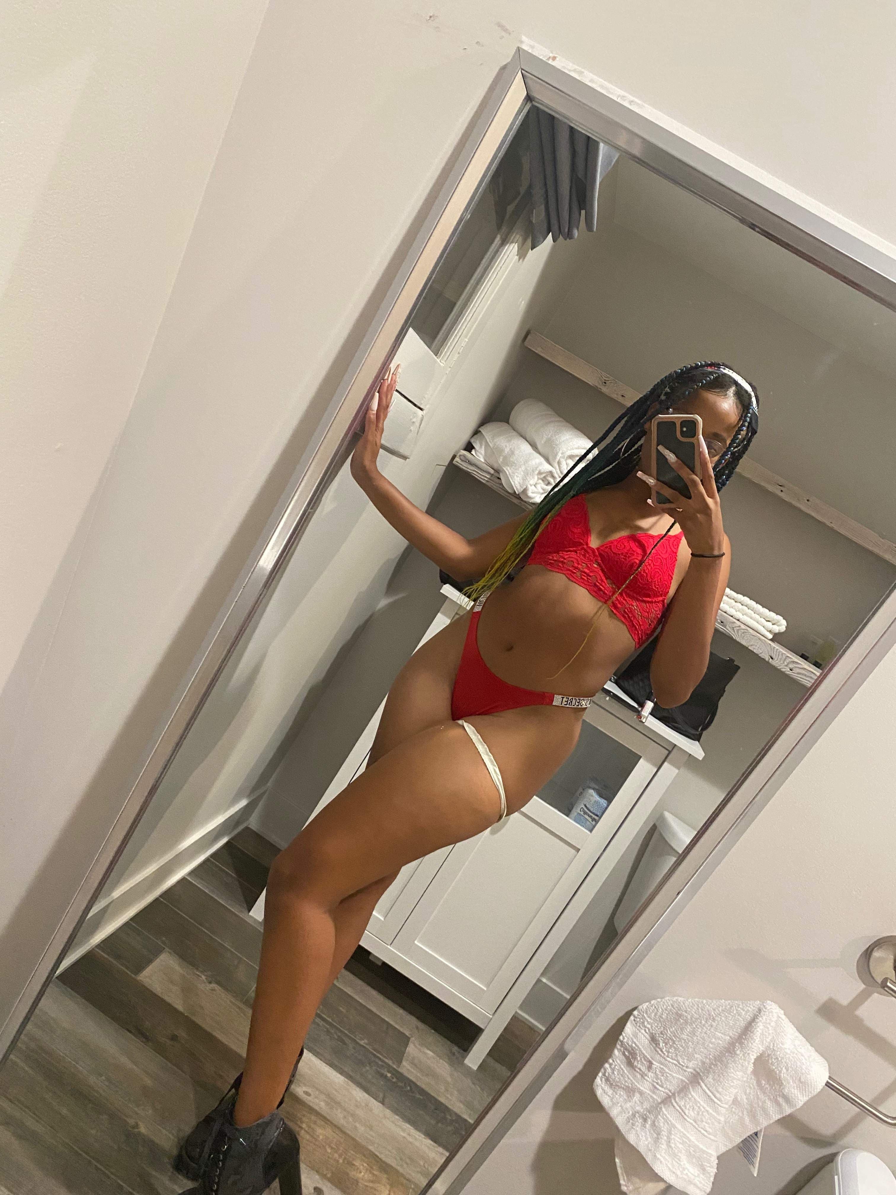 Ebony stripper 😈💦